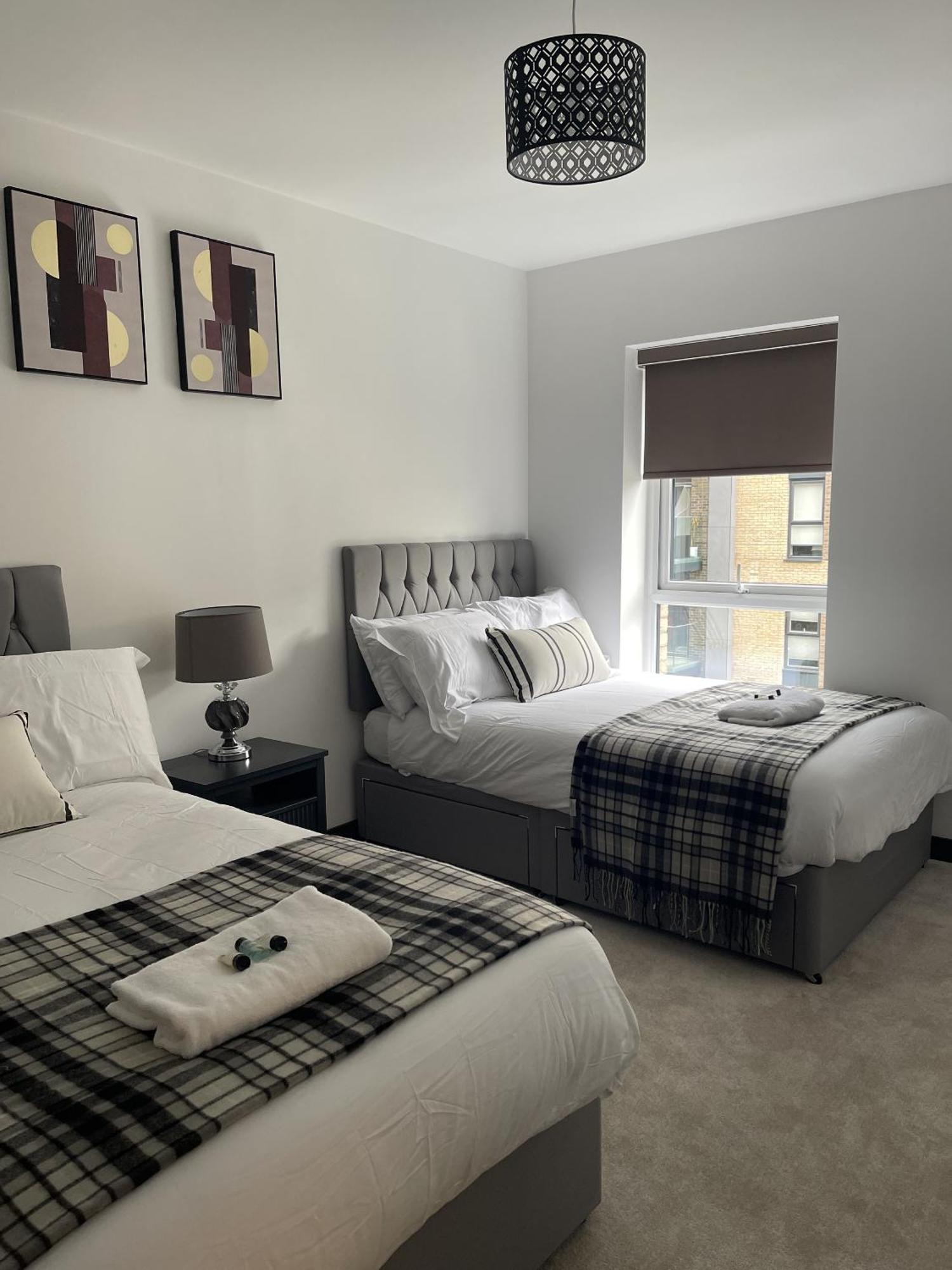 The Godfreys, Edinburgh Way, Harlow Extérieur photo
